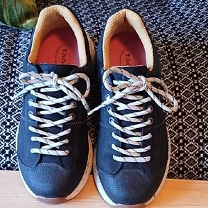 Taos Shasta Ladies Waterproof Sneakers Size 9